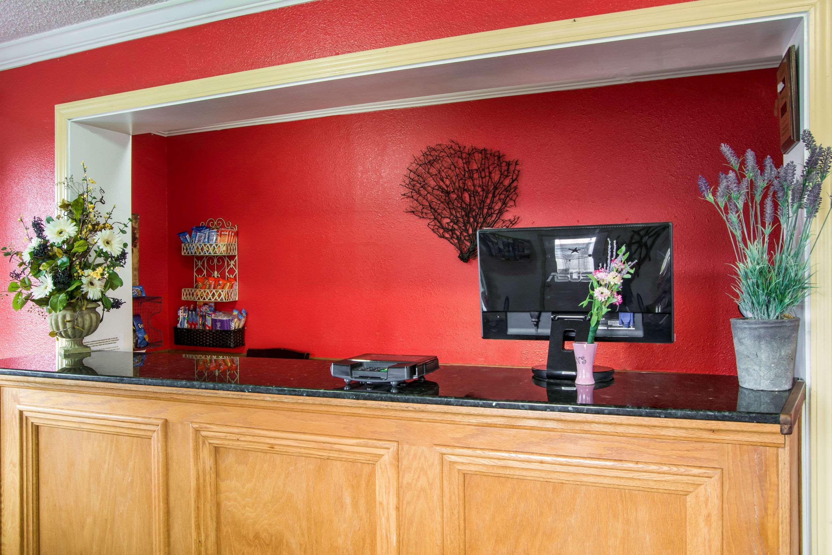 Econo Lodge Newport Tower Eksteriør billede
