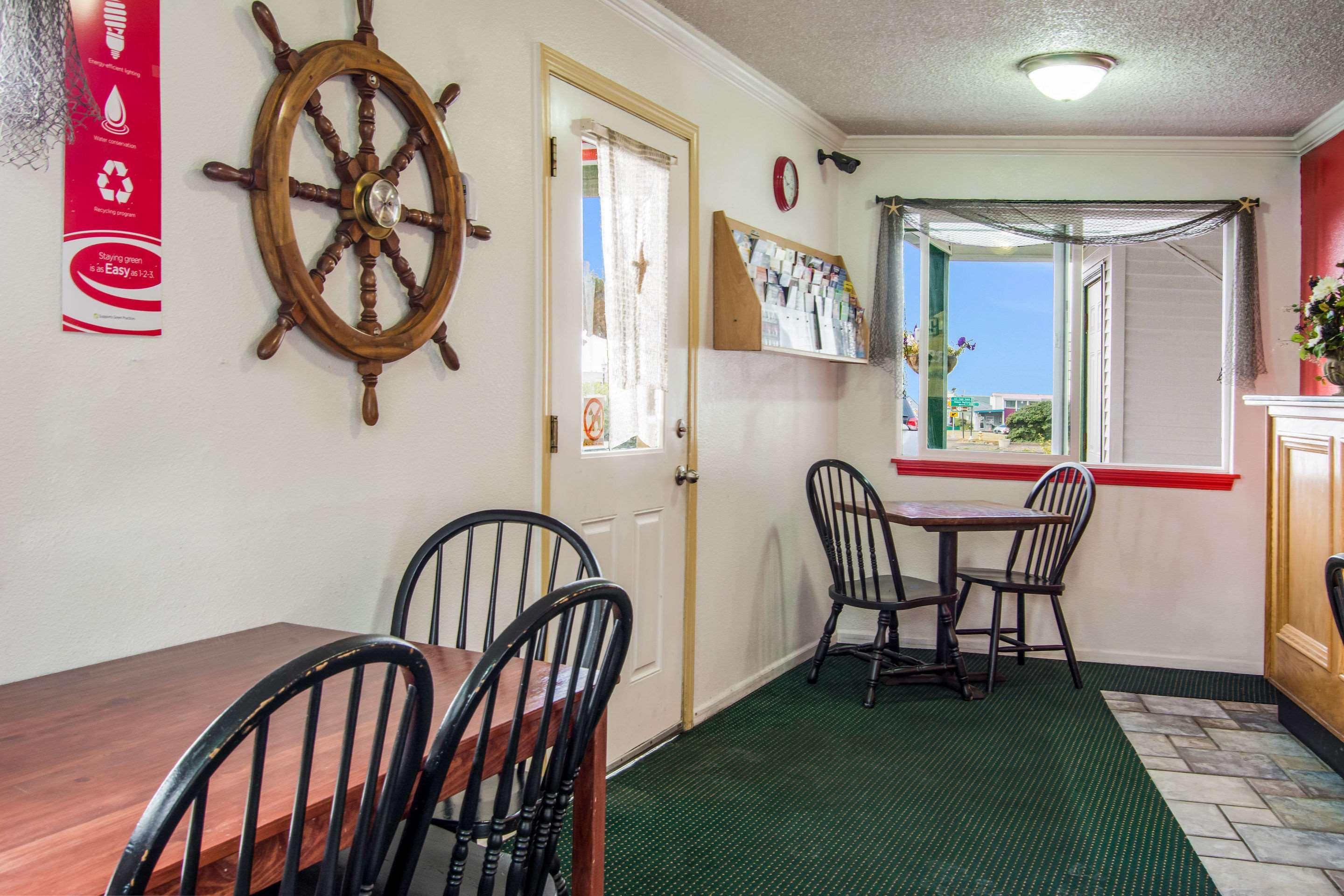 Econo Lodge Newport Tower Eksteriør billede