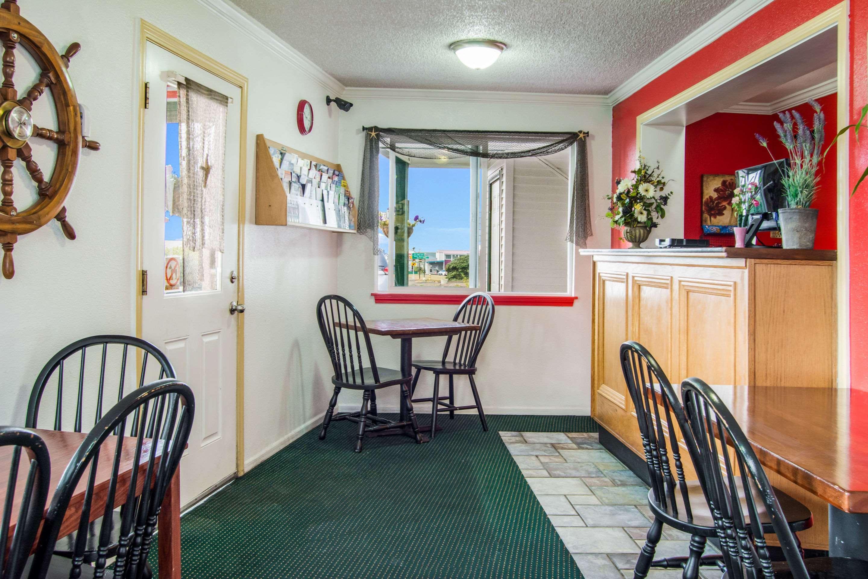Econo Lodge Newport Tower Eksteriør billede