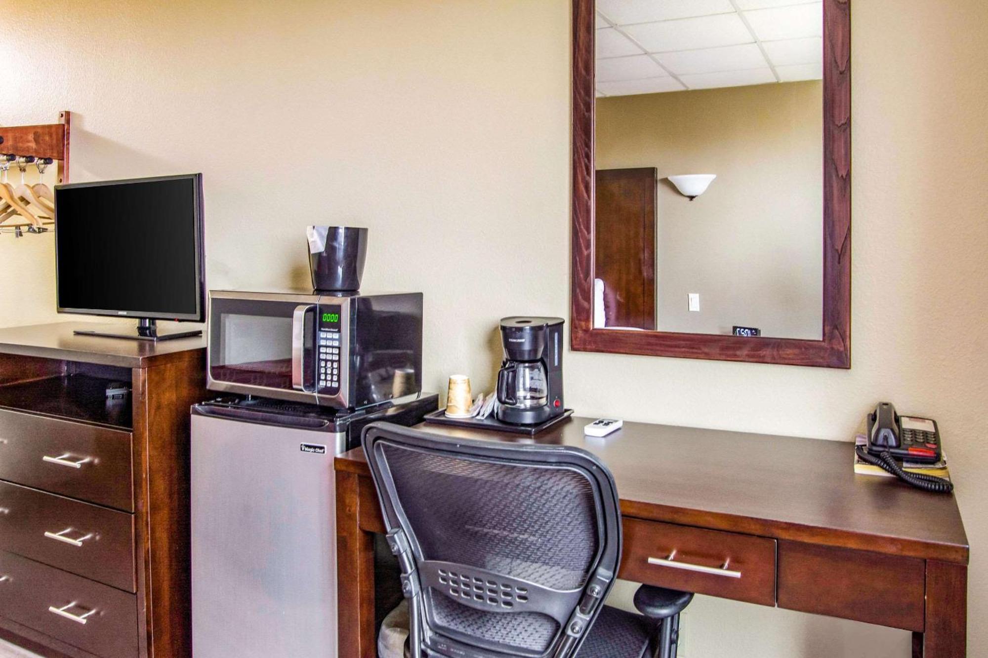 Econo Lodge Newport Tower Eksteriør billede