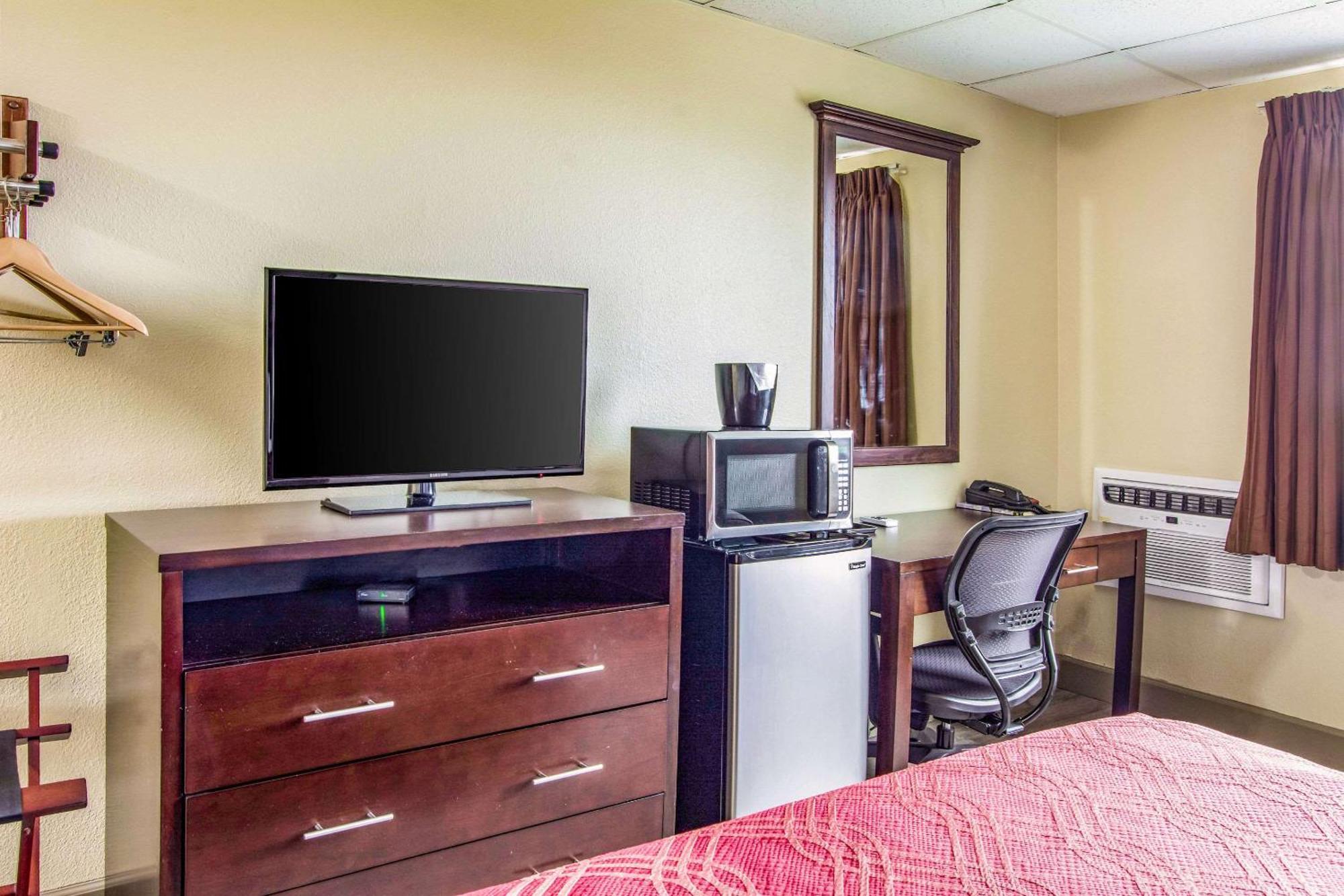 Econo Lodge Newport Tower Eksteriør billede