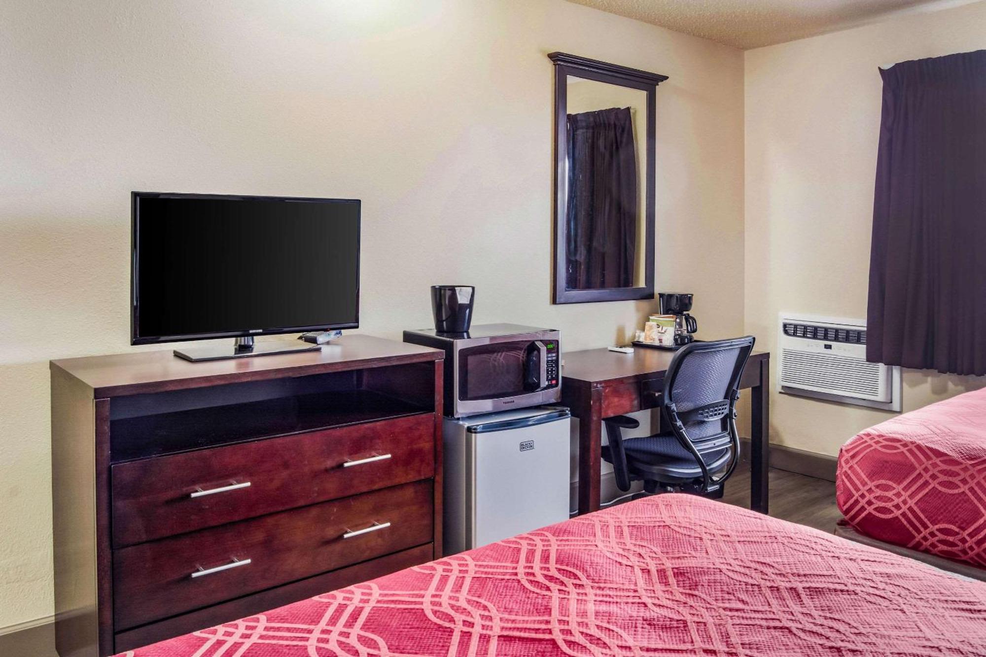 Econo Lodge Newport Tower Eksteriør billede