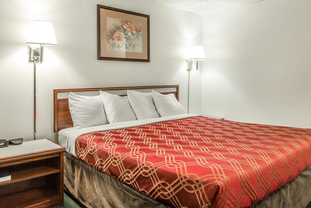 Econo Lodge Newport Tower Eksteriør billede